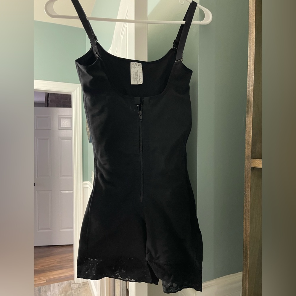 Black Diane faja. Size M.